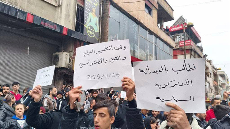 العلويون يعتصمون في أكثر من 7 مدن وبلدات سورية