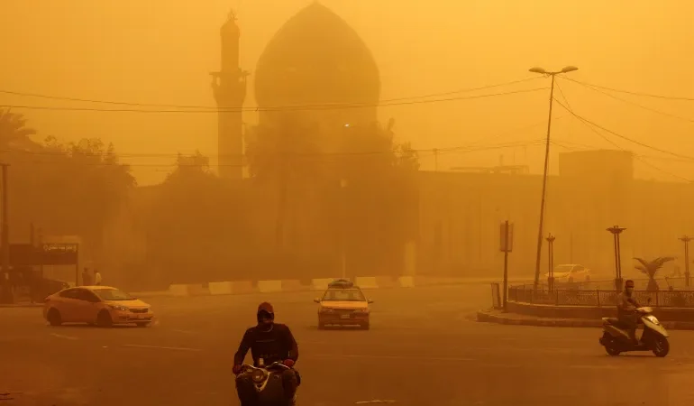 وزارة البيئة : ما شهدته بغداد اليوم ظاهرة طبيعية ومؤقتة تسمى بالضباب الدخاني