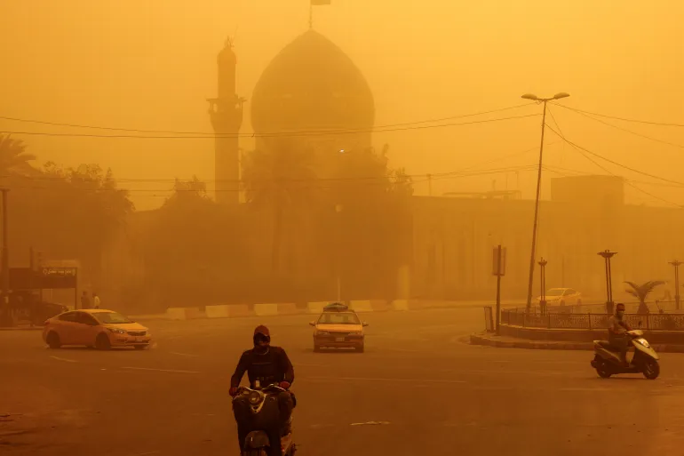 وزارة البيئة : ما شهدته بغداد اليوم ظاهرة طبيعية ومؤقتة تسمى بالضباب الدخاني