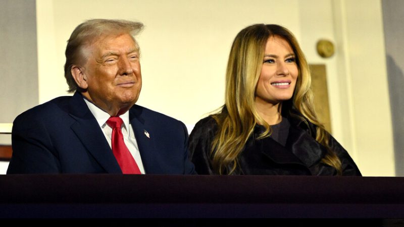 ترامب يتحدث مطولا عن ملابس ميلانيا “الداخلية” أمام مؤيديه ويثير تفاعل الجمهور!