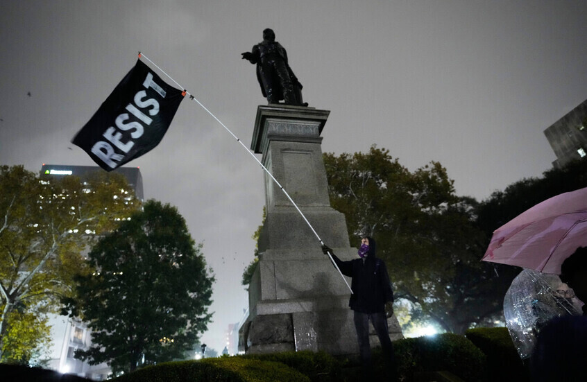 الولايات المتحدة توسع حظر السفر لمواطني أكثر من 30 دولة