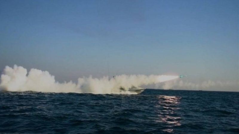 الحرس الثوري يجري مناورات بحرية في مياه الخليج