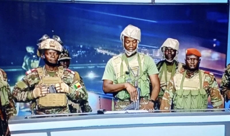 عسكريون في بنين يعلنون إقالة الرئيس تالون من مهامه