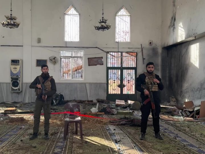 “سرايا أنصار السنة” تتبنى التفجير الدموي بمسجد في حمص