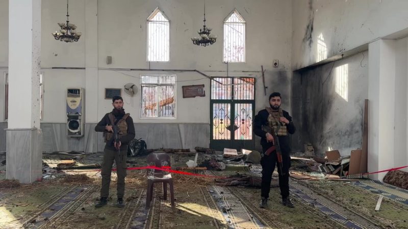 “سرايا أنصار السنة” تتبنى التفجير الدموي بمسجد في حمص