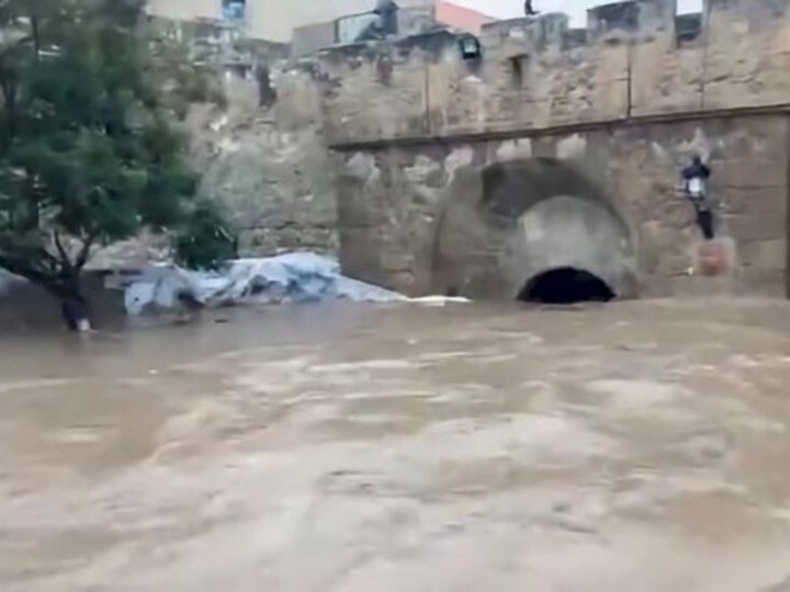 مصرع 14 شخصا جراء سيول وفيضانات استثنائية ضربت المغرب