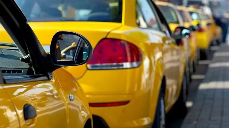 النقل تعتزم تعميم تجربة التكسي الوطني على جميع المحافظات