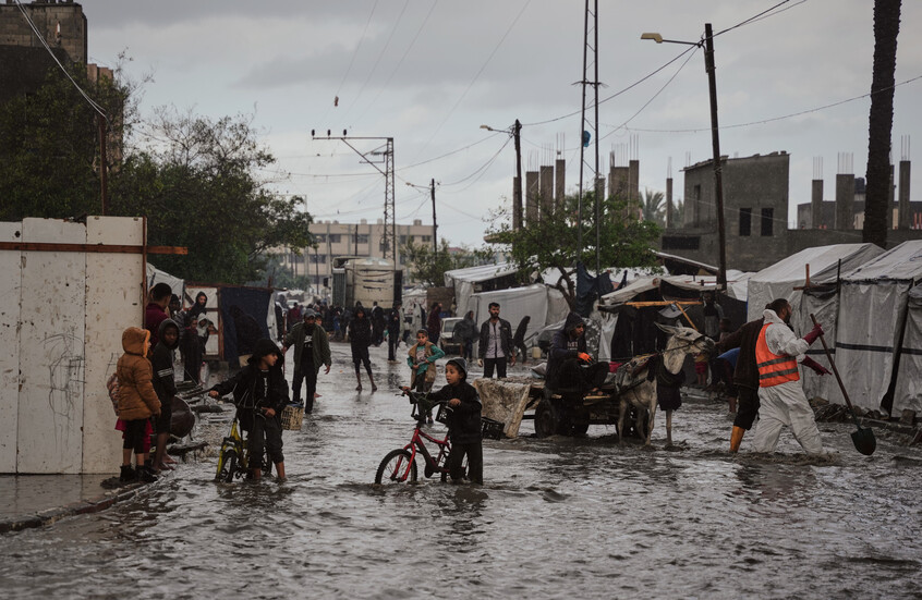 بعد اليابان وقبرص .. عاصفة “بايرون” تضرب الشرق الأوسط خلال 24 ساعة المقبلة وسط تحذيرات من أمطار غزيرة وفيضانات
