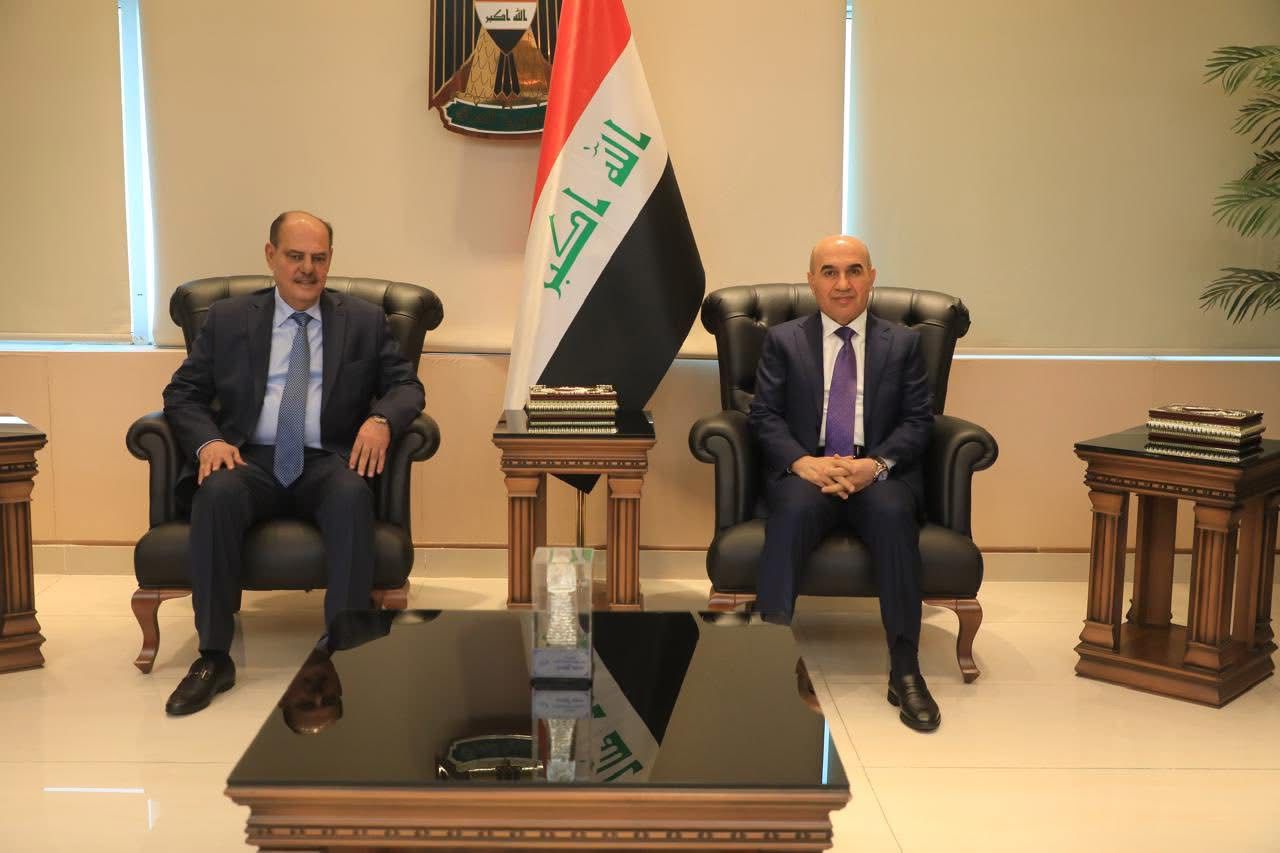 مؤيد اللامي يناقش مع وزير الإعمار خطوات تسريع تنفيذ مشروع إسكان الصحفيين في بغداد