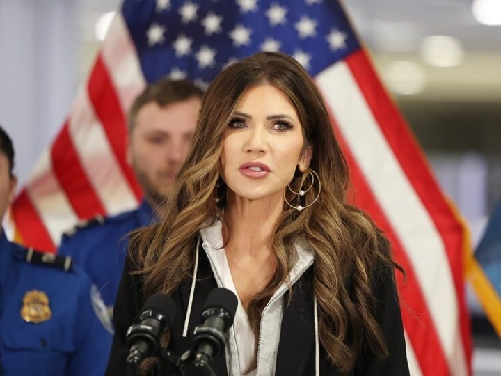 “لا نريد أحدا منهم”.. وزيرة الأمن الداخلي الأمريكية تقترح حظر سفر كامل على بعض الدول