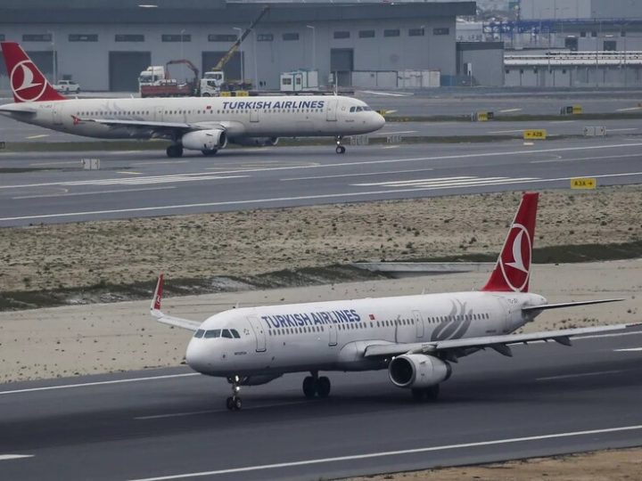 هبوط طائرة تركية اضطراريا في برشلونة بعد تهديد بقنبلة على متنها