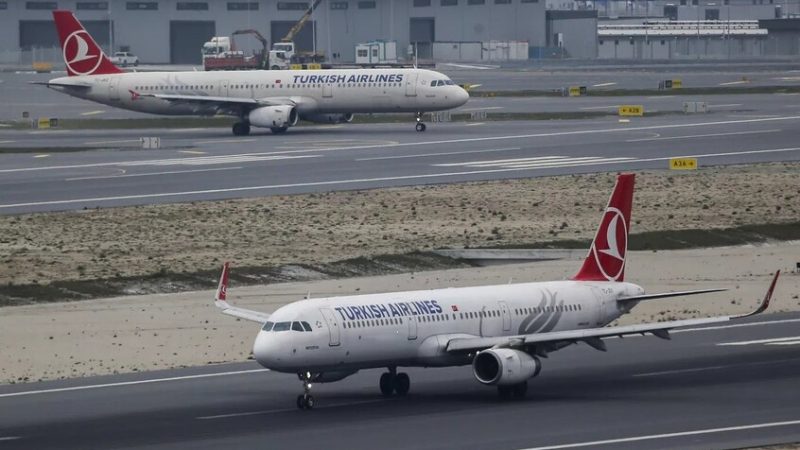 هبوط طائرة تركية اضطراريا في برشلونة بعد تهديد بقنبلة على متنها