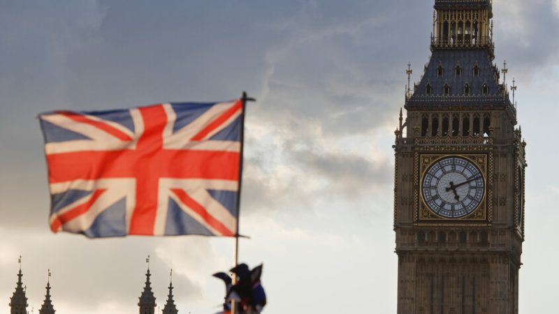 بينها العراق .. الخارجية البريطانية تصدر تنبيها عاجلا للمسافرين إلى 16 دولة