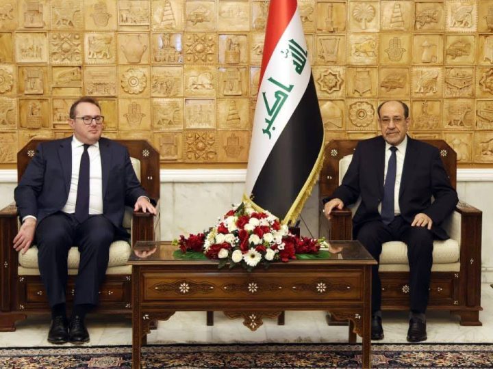 المالكي في لقائه هاريس: بناء دولة قوية مستقرة يتطلب حصر السلاح بيد الدولة