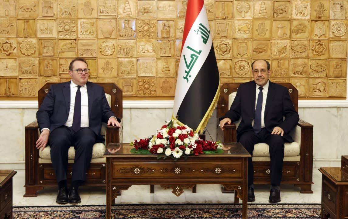 المالكي في لقائه هاريس: بناء دولة قوية مستقرة يتطلب حصر السلاح بيد الدولة