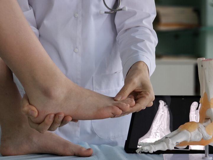 علامات في قدميك تدل على وجود قاتل صامت يهدد حياتك