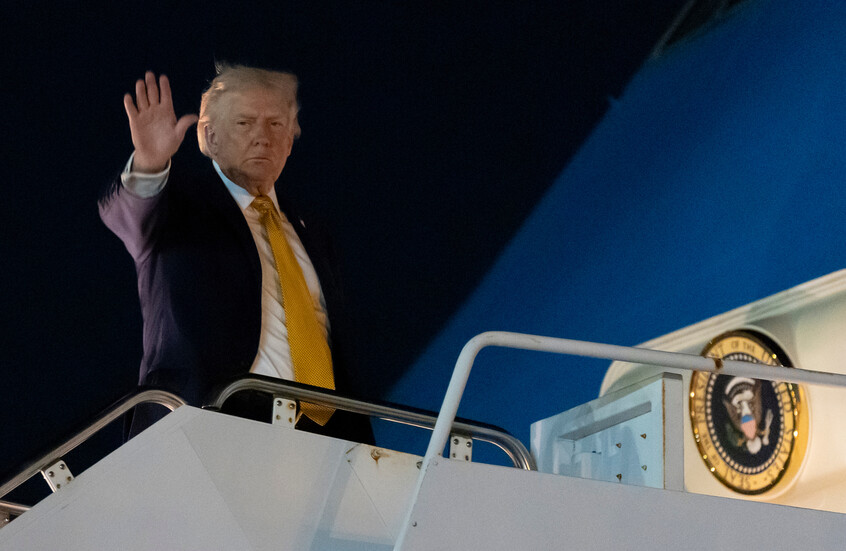 ترامب يهدد فنزويلا مجددا: إذا لم يتصرفوا بشكل جيد فسيتلقون ضربة ثانية ونحن من يحكمها الآن