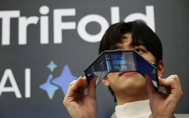 أشبه بالخيال العلمي.. هاتف من سامسونغ يتغيّر شكله حسب الحاجة