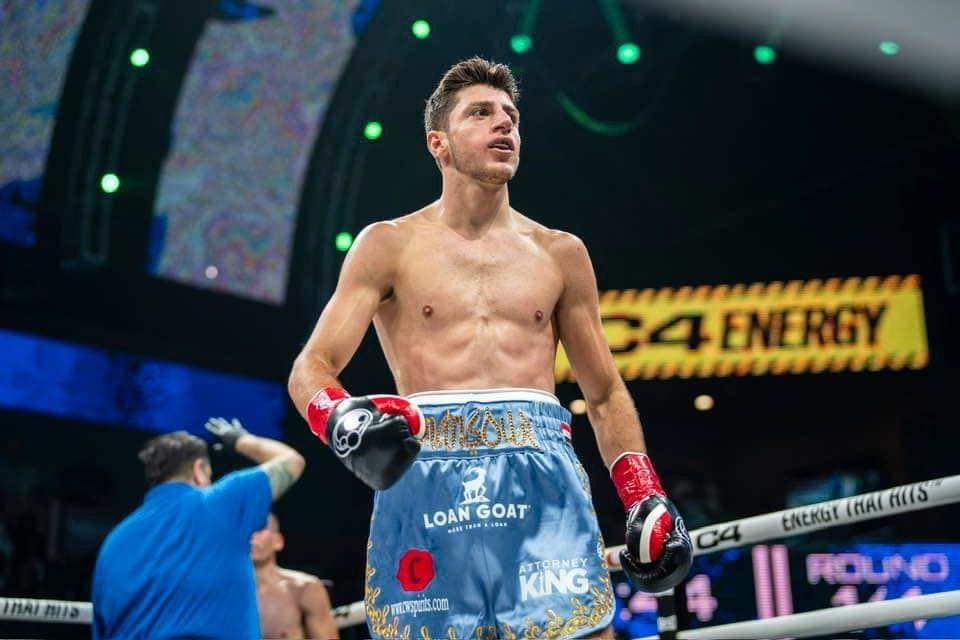 العراقي جوناثان يتوج بالحزام الذهبي للملاكمة في أميركا