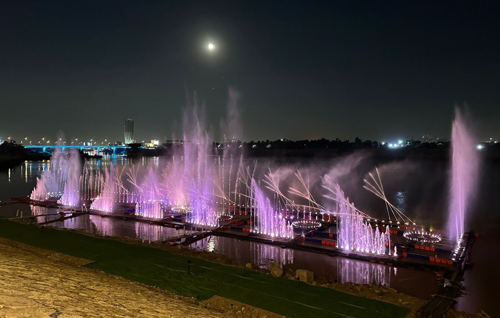 أمين بغداد: إنجاز أول نافورة داخل حوض نهر دجلة