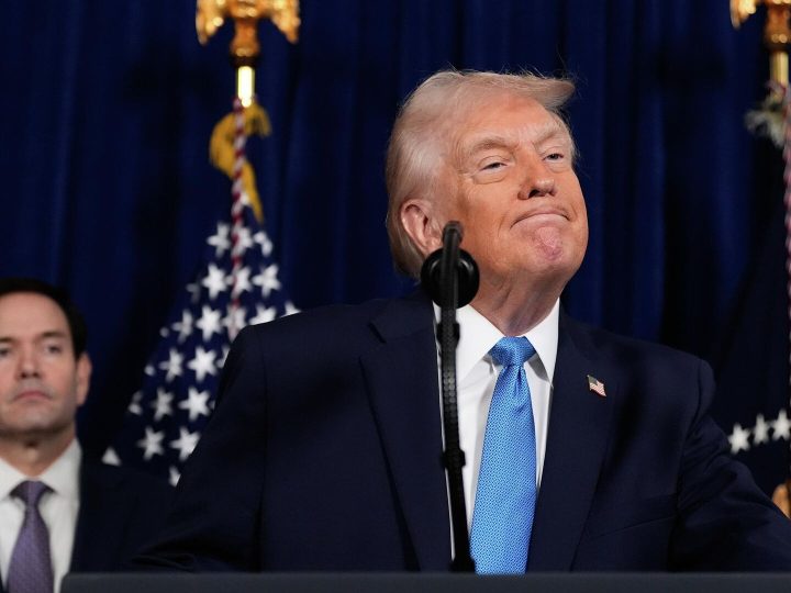 ترامب يفرض رسوما جمركية على الدول التي تتعامل مع إيران