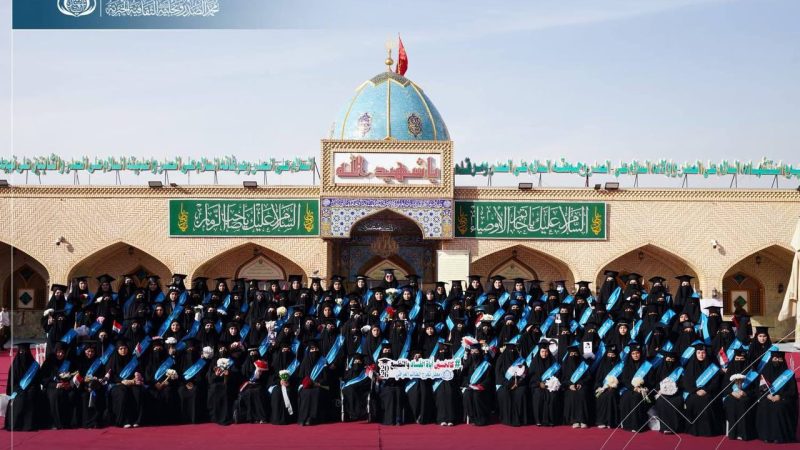 مرقد الشهيد الصدر يحتفي بتخرج 1400 طالب وطالبة