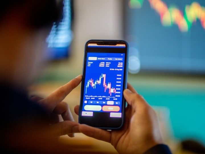 لماذا هبطت أسعار الذهب والفضة بشكل حاد؟