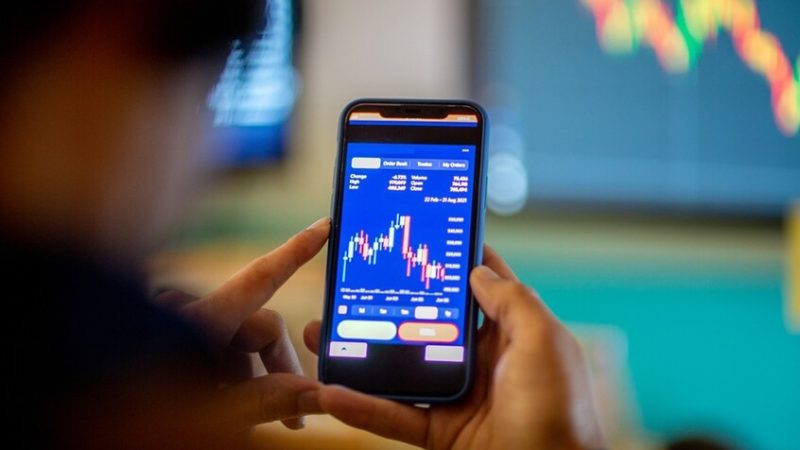 لماذا هبطت أسعار الذهب والفضة بشكل حاد؟