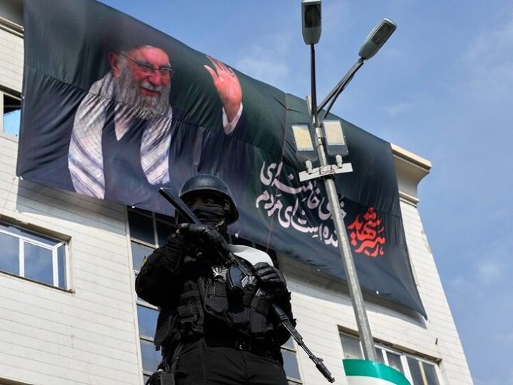 إيران تعلن اعتقال 97 عميلا لإسرائيل وتفكيك خلايا مسلحة في خوزستان