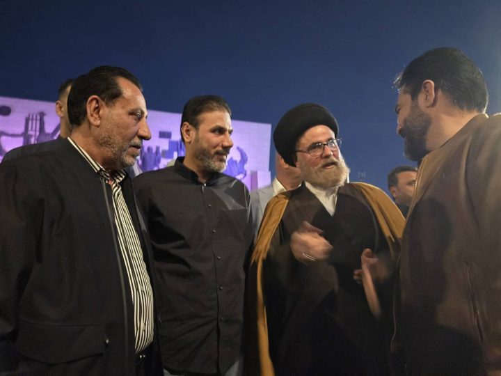 اللجنة التحضيرية تستكمل تهيئة ساحة التحرير للتهيئة لتظاهرات السبت المقبل