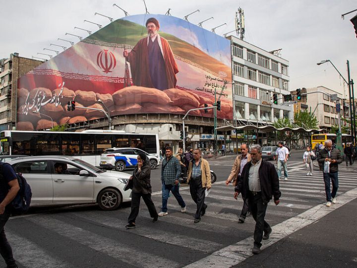 المرشد الإيراني: فصل جديد يتشكل في الخليج ومضيق هرمز