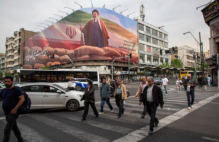 المرشد الإيراني: فصل جديد يتشكل في الخليج ومضيق هرمز