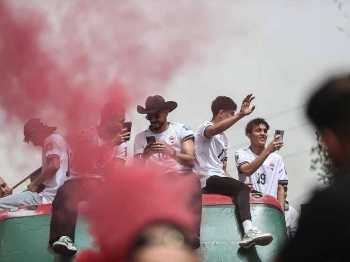 المرور: المباشرة بفتح الطرق التي أغلقت مؤقتاً خلال احتفالات الجماهير بالمنتخب الوطني