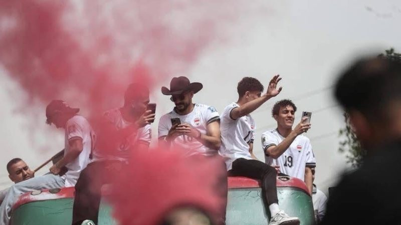 المرور: المباشرة بفتح الطرق التي أغلقت مؤقتاً خلال احتفالات الجماهير بالمنتخب الوطني