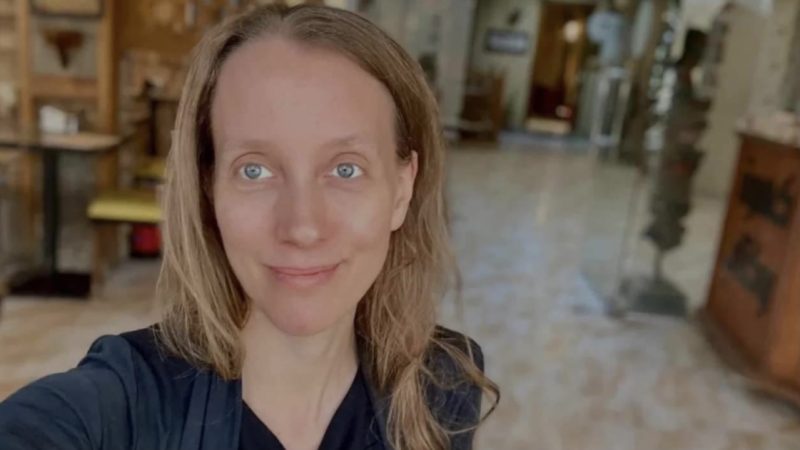 كتائب حزب الله تطلق سراح الأمريكية “شيلي كيتلسون”