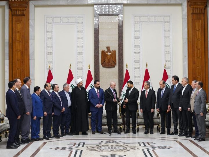 رئيس الجمهورية يكلف الزيدي بتشكيل الحكومة والرئاسات تعلن دعمها