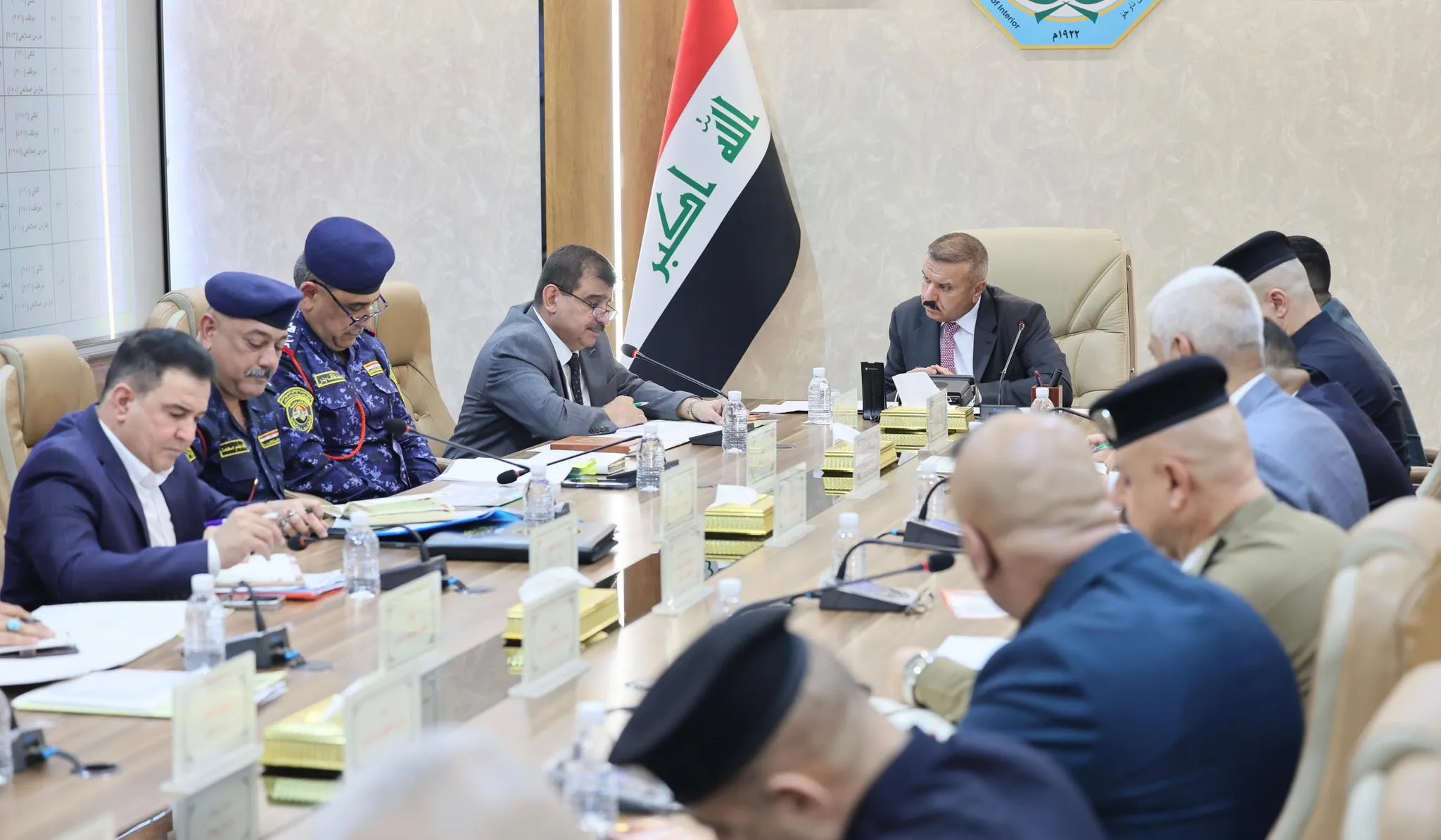 وزير الداخلية يوجه بإعداد ورفع تقرير تقييم شهري دوري لمستوى تأمين السجون