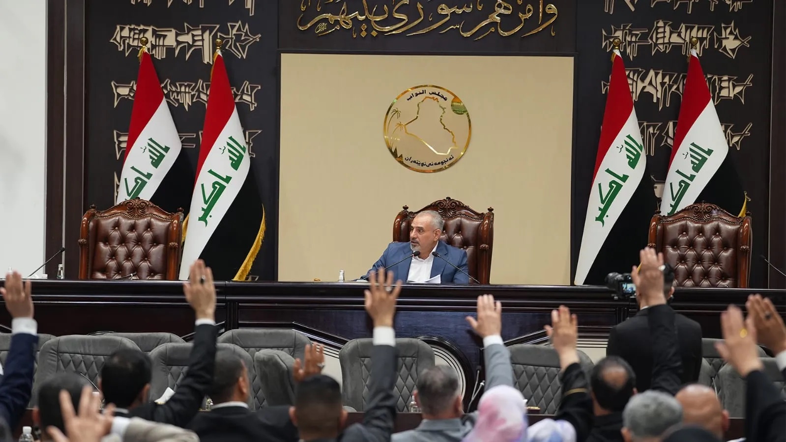 البرلمان يوجه اللجنة المالية لإعداد مقترح لإنصاف أصحاب العقود المتوقفة رواتبهم لعام 2026 وإعادتها