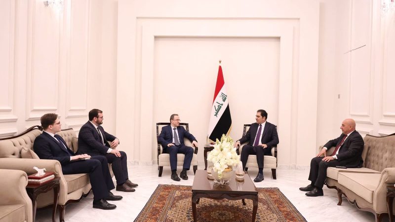 المندلاوي يبحث مع السفير الروسي سبل تعزيز المسار التفاوضي لانهاء النزاعات التي تشهدها المنطقة والعالم