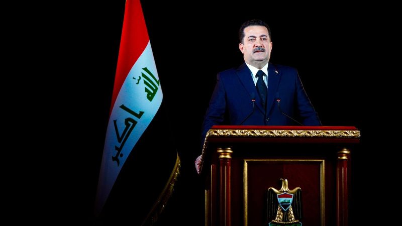 رئيس الوزراء يعزي زعيم التيار الصدري بذكرى استشهاد السيد الصدر ونجليه