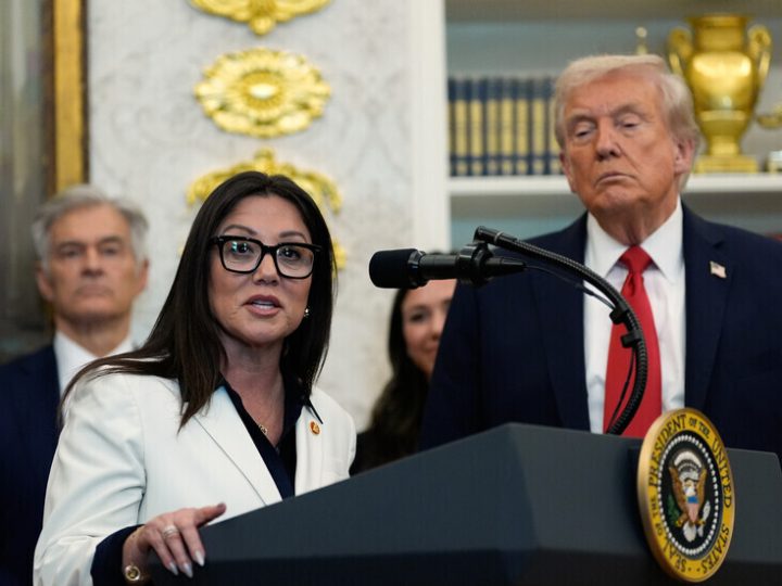 وزيرة العمل الأمريكية تقدم استقالتها على خلفية اتهامات بسلوك “غير أخلاقي”