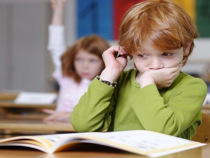 لماذا قد تضر مقارنة طفلك بالآخرين أكثر مما تفيده؟