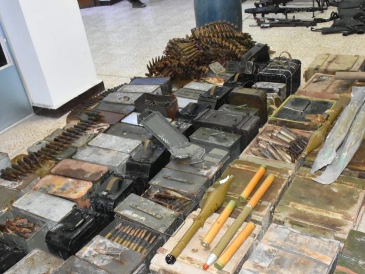 القوات الامنية تقتحم منزل “أبو درع” شرقي بغداد وتصادر اسلحة وذخائر