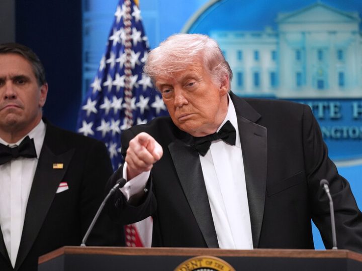 ترامب يعلق بعد محاولة اغتياله: أنا المستهدف ولا علاقة لإيران.. المبنى غير مؤمن وكان يجب أن أنحني