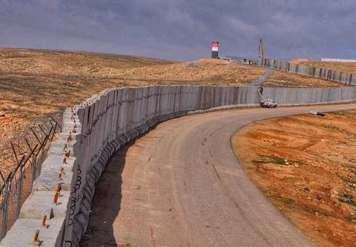 الشمري يعلن إنجاز الجدار الكونكريتي على الحدود العراقية السورية بالكامل