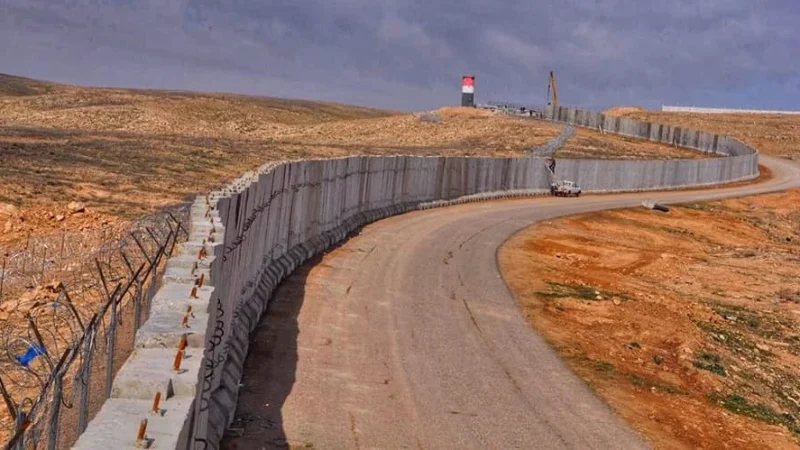 الشمري يعلن إنجاز الجدار الكونكريتي على الحدود العراقية السورية بالكامل