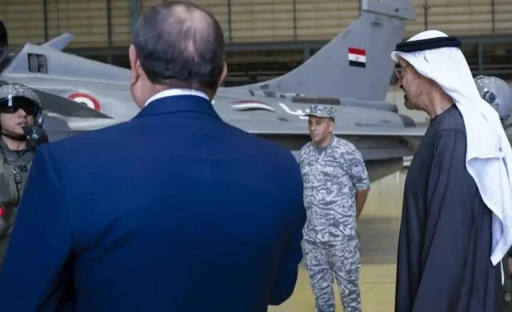 تقارير إسرائيلية: مصر نشرت مقاتلات “رافال” في الإمارات لتعزيز الدفاع الجوي وسط تصاعد التوتر الإقليمي