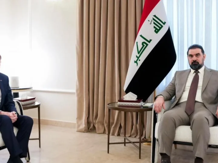 واشنطن تنفي صفة رسمية لبترايوس بعد زيارته بغداد وتؤكد: مواطن عادي