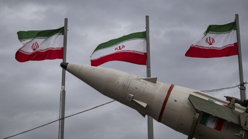 “فارس”: دوي 3 انفجارات شرق مدينة بندر عباس الإيرانية وتفعيل الدفاعات الجوية