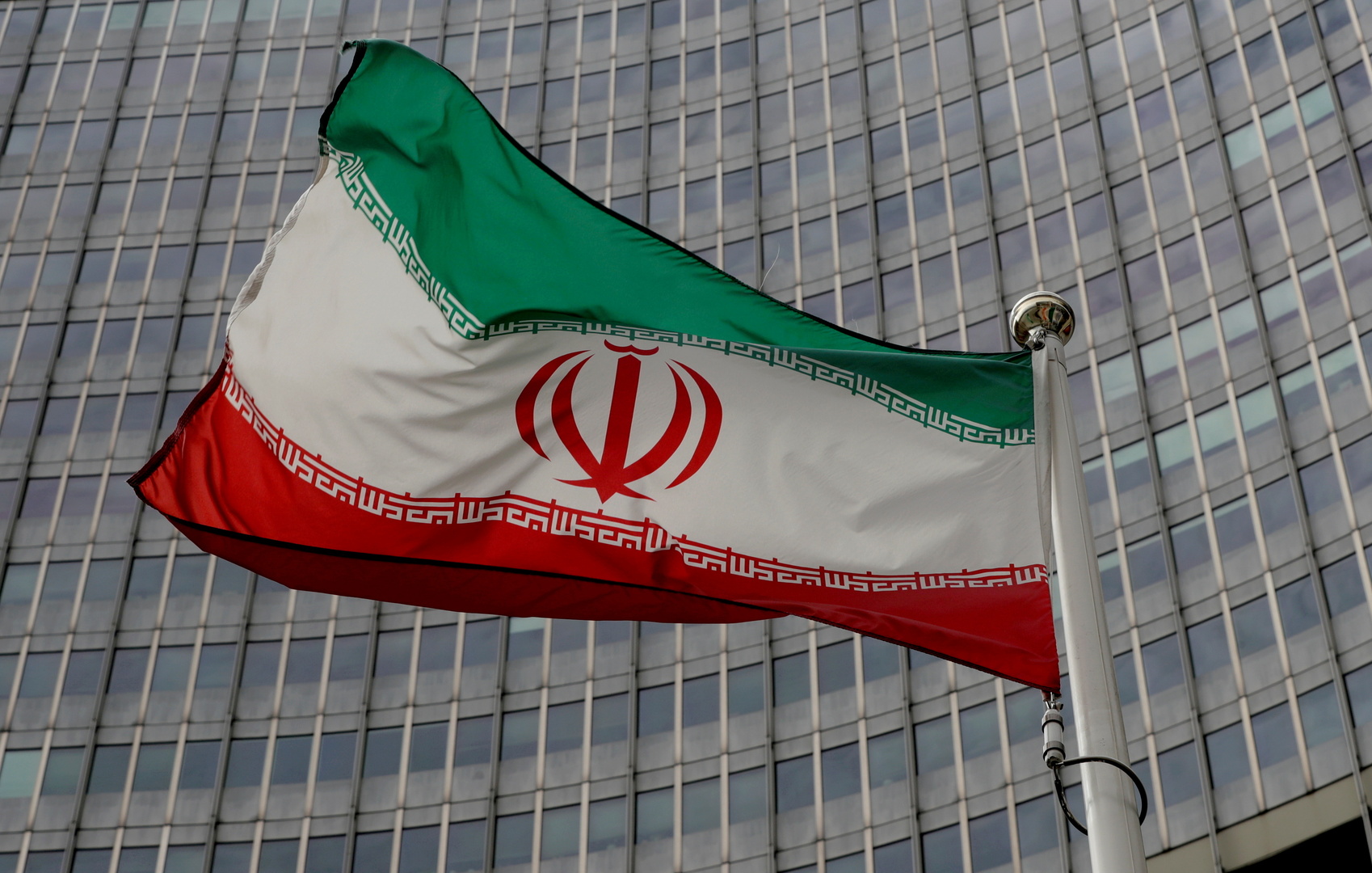 طهران تدين ضربات أميركية قرب مضيق هرمز وتؤكد الرد والاستعداد للدفاع عن السيادة
